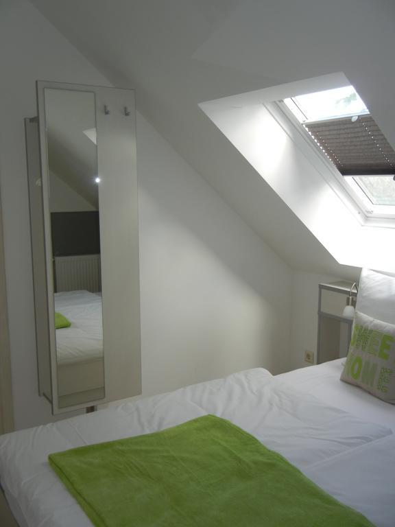 Gutshof Zum Adlernest Hotel Arnsnesta Стая снимка