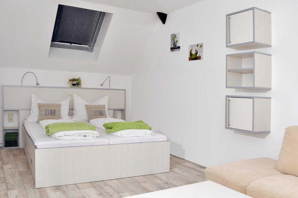 Gutshof Zum Adlernest Hotel Arnsnesta Стая снимка